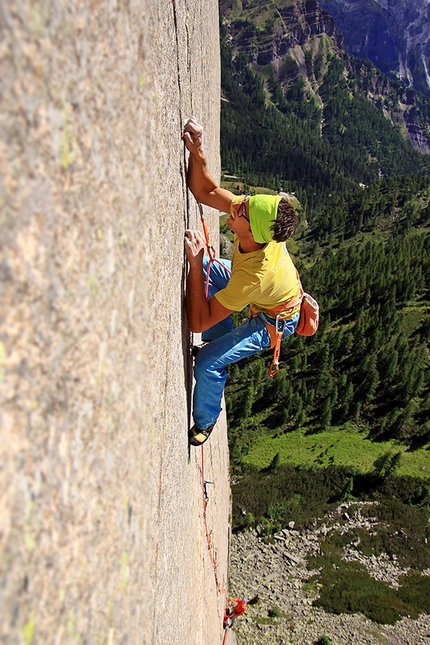 Pinne gialle, Andrea De Giacometti, Tognazza - Andrea De Giacometti repeating 'Pinne gialle' (8b/c, 120m, Maurizio 'Manolo' Zanolla 2014) at Tognazza, Passo Rolle (TN)