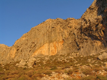 Arrampicare a Kalymnos, la falesia Ghost Kitchen