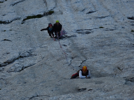 Creta Forata, Alpi Carniche - Creta Forata, Alpi Carniche: sul secondo tiro di Naty per scalare