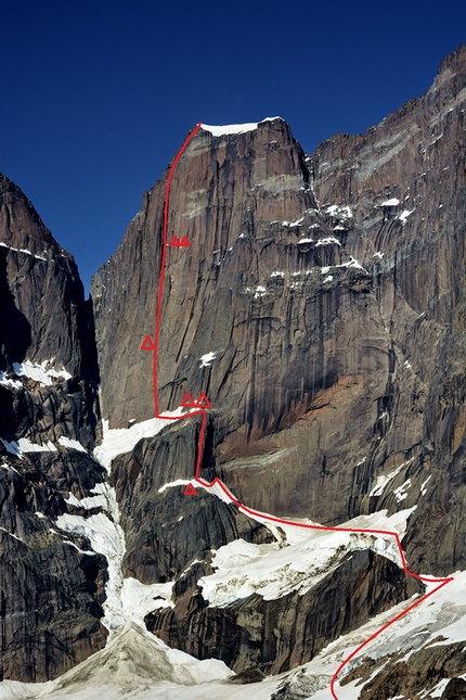 Apostel Tommelfinger West Face, Greenland, Christian Ledergerber, Fabio Lupo, Antoine Moineville, Silvan Schüpbach, Jerome Sullivan - The route line of Metrophobia up the West Face of Apostel Tommelfinger in Greenland (Christian Ledergerber, Fabio Lupo, Antoine Moineville, Silvan Schüpbach, Jerome Sullivan 2016)