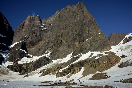 Apostel Tommelfinger West Face, Greenland, Christian Ledergerber, Fabio Lupo, Antoine Moineville, Silvan Schüpbach, Jerome Sullivan - The West Face of Apostel Tommelfinger in Greenland which hosts the route Metrophobia established in summer 2016 by Christian Ledergerber, Fabio Lupo, Antoine Moineville, Silvan Schüpbach and Jerome Sullivan