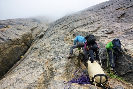 Greenland big wall climbing: Apostel Tommelfinger West Face climbed by international team
