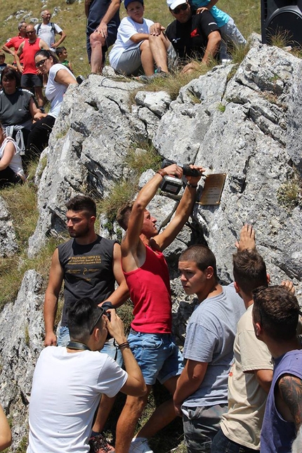 Rifugio Federico Martinelli, Pizzoli - Durante la deposizione della targa il 12 Luglio 2015 in memoria di Federico Martinelli