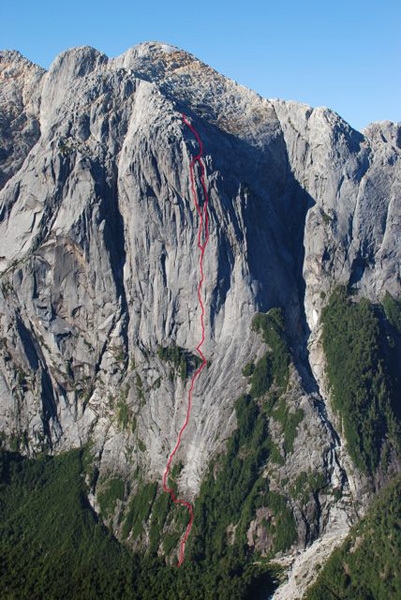 Cochamo Valley - Left: Los Gorillas del Norte