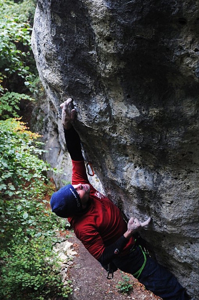 Matteo Gambaro frees Azione Diretta 8c+/9a at Piatta di Montemale, Italy