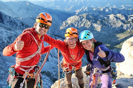 Naranjo de Bulnes, Picu Urriellu, Picos de Europa, Eneko Pou, Iker Pou, Neus Colom - Eneko Pou, Iker Pou and Neus Colom celebrating after the first free ascent of 'Marejada Fuerza 6' (8a+, 500m) up the West Face of Naranjo de Bulnes, Picos de Europa