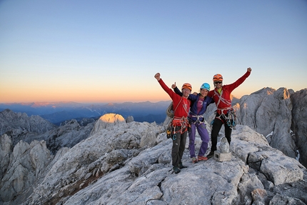 Naranjo de Bulnes, Picu Urriellu, Picos de Europa, Eneko Pou, Iker Pou, Neus Colom - Iker Pou, Neus Colom e Eneko Pou dopo la prima libera di 'Marejada Fuerza 6' (8a+, 500m) sulla parete ovest di Naranjo de Bulnes, Picos de Europa