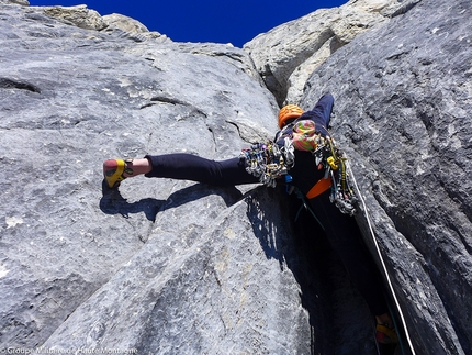 Siula Grande, Peru, Max Bonniot, Didier Jourdain - Max Bonniot affronta le ultime fessure del Pilastro Est, durante la prima salita sul Siula Grande, Peru (Max Bonniot, Didier Jourdain 08/2016)