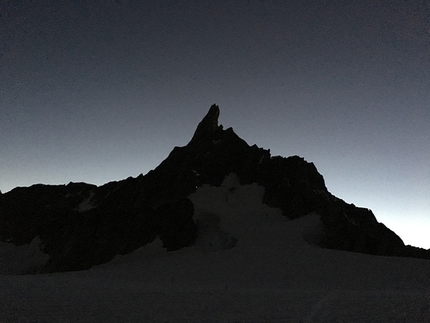 Denis Trento, Cresta di Rochefort, Grandes Jorasses, Monte Bianco - La Cresta di Rochefort e la traversata delle Grandes Jorasses durante il primo tentativo di Denis Trento il 24/08/2016