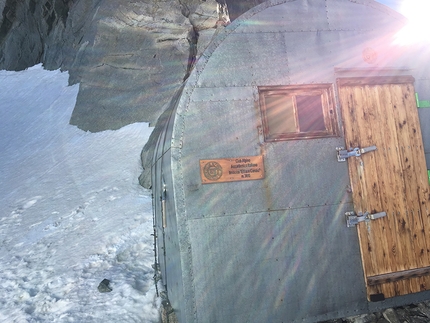 Denis Trento, Cresta di Rochefort, Grandes Jorasses, Monte Bianco - Denis Trento e la Cresta di Rochefort e la traversata delle Grandes Jorasses durante il primo tentativo del 24/08/2016