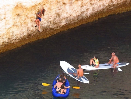 Zestos Psicobloc, Sardegna, Santa Caterina di Pittinuri - Durante la quarta edizione del Zestos Psicobloc, svoltasi il 27/08/2016 a Santa Caterina di Pittinuri, Sardegna