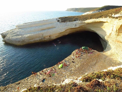 Zestos Psicobloc deep water solo climbing competition in Sardinia