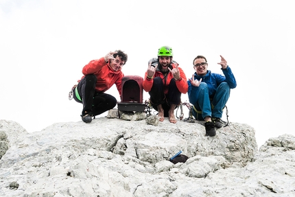 Magic Fox, Torre dei Sabbioni, Marmarole, Dolomiti, Alessandro Fiori, Pier Francesco Smaltini, Simone Corte Pause - Simone Corte Pause, Alessandro Fiori e Pier Francesco Smaltini, autoscatto in vetta.