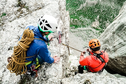 Magic Fox, Torre dei Sabbioni, Marmarole, Dolomiti, Alessandro Fiori, Pier Francesco Smaltini, Simone Corte Pause - In preparazione per le doppie.