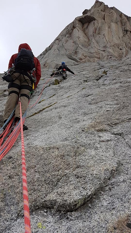 Adamello, Diretta del Diamante, Corno Miller - Durante la ripetizione della  'Diretta del diamante' al Pilastro Est del Corno Miller (3373m) in Val Salarno, effettuata da Filippo Barbieri, Leonardo Gheza e Michele Tapparello