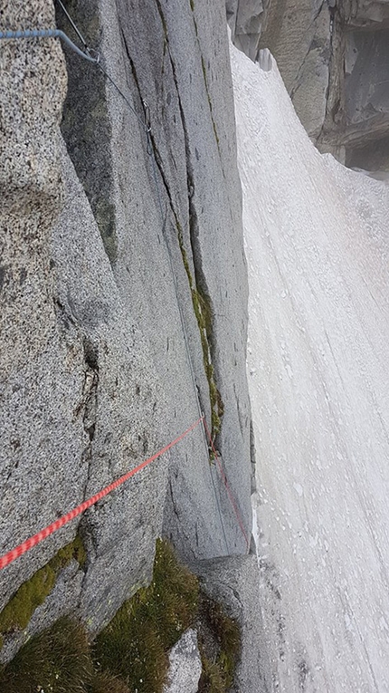 Adamello, Diretta del Diamante, Corno Miller - Durante la ripetizione della  'Diretta del diamante' al Pilastro Est del Corno Miller (3373m) in Val Salarno, effettuata da Filippo Barbieri, Leonardo Gheza e Michele Tapparello