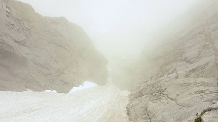 Adamello, Diretta del Diamante, Corno Miller - Durante la ripetizione della  'Diretta del diamante' al Pilastro Est del Corno Miller (3373m) in Val Salarno, effettuata da Filippo Barbieri, Leonardo Gheza e Michele Tapparello