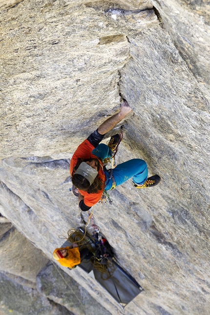 Mongolfiera, Val Masino - Simone Pedeferri & Daniele Bianchi making the first free ascent of 'Pana' (8b, 265m) up Mongolfiera, Val Masino, Italy