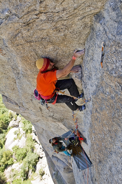 Mongolfiera, Val Masino - Simone Pedeferri e Daniele Bianchi durante la prima libera di 'Pana' (8b, 265m) sulla Mongolfiera, Alta Val Masino