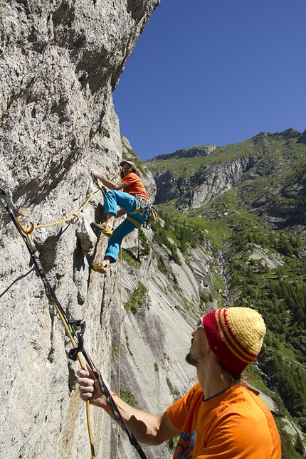 Mongolfiera, Val Masino - Simone Pedeferri e Daniele Bianchi durante la prima libera di 'Pana' (8b, 265m) sulla Mongolfiera, Alta Val Masino