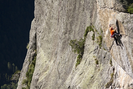 Una mongolfiera in Val di Mello: la via Pana in video