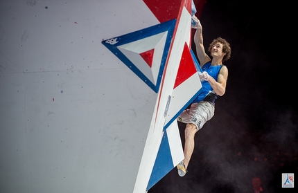 Adam Ondra, statico sul dinamico al Campionato del Mondo Boulder 2016