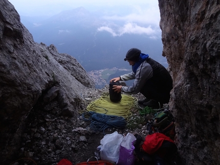 Cimon della Pala, Dolomiti, Alessandro Baù, Alessandro Beber, Matteo Faletti - Durante la prima salita di 'Fumo negli occhi' (800m, VIII, A2 08/2015) Cimon della Pala (Pale di San Martino, Dolomiti)