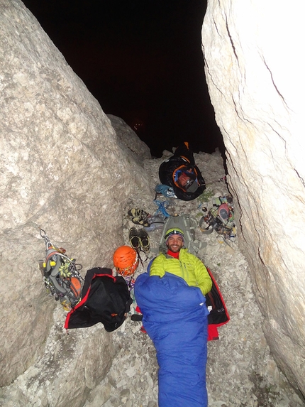 Cimon della Pala, Dolomiti, Alessandro Baù, Alessandro Beber, Matteo Faletti - Durante la prima salita di 'Fumo negli occhi' (800m, VIII, A2 08/2015) Cimon della Pala (Pale di San Martino, Dolomiti)