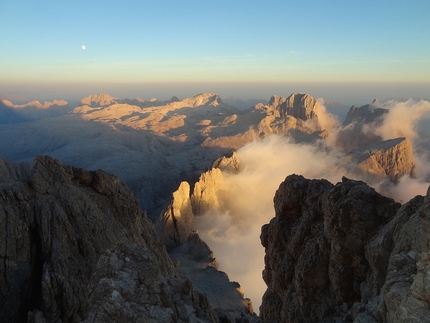 Cimon della Pala, Dolomiti, Alessandro Baù, Alessandro Beber, Matteo Faletti - Durante la prima salita di 'Fumo negli occhi' (800m, VIII, A2 08/2015) Cimon della Pala (Pale di San Martino, Dolomiti)