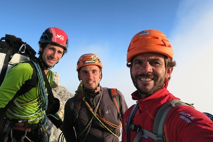 Cimon della Pala, Dolomiti, Alessandro Baù, Alessandro Beber, Matteo Faletti - Alessandro Baù, Alessandro Beber e Matteo Faletti durante la prima salita di 'Fumo negli occhi' (800m, VIII, A2 08/2015) Cimon della Pala (Pale di San Martino, Dolomiti)