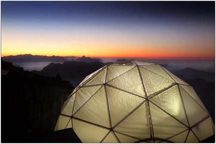 Simone Pedeferri, Simone Mornadotti, Grigna Settentrionale, rifugio Brioschi - a2410 in cima alla Grigna Settentrionale, 2410m