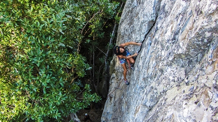 Sos Molinos, Sardegna, arrampicata - Cinzi Puggioni sale Cheyenne 6a a Sos Molinos (OR), Sardegna