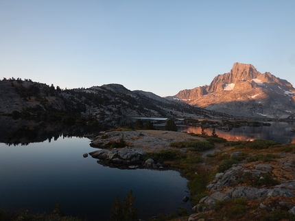 John Muir Trail, trekking USA - John Muir Trail: Garnet Lake all'alba