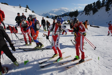 22° Pierra Menta - Il giovane talento il valsusino Matte Eydallin mentre lega il compagno elvetico Pierre Bruchet per trainarlo in salita.