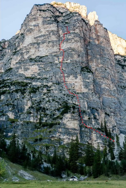 PukaNaka, Sas dai Tamersc, Fanes, Dolomites - The line of PukaNaka (7b+, 325m) up the SW Face of Sas dai Tamersc in the Dolomites (Manuel Baumgartner, Martin Baumgartner, Toni Oboles)