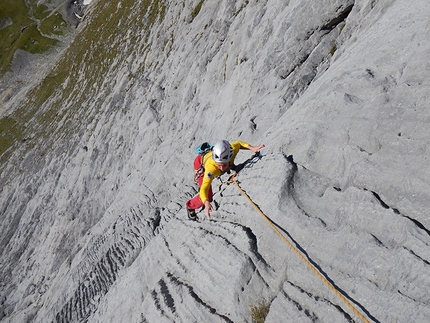 Wenden, La lunga attesa, Fabio Palma, Paolo Spreafico - La lunga attesa, Wenden: Elena De Maria climbing the runnels on pitch 3