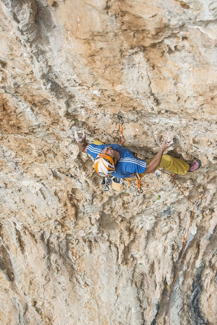 Alexander Huber, Onda Azzurra, Monte Donneneittu, Sardinia - Alexander Huber climbing his 'Onda Azzurra' (8a+, 240m, 2016), Monte Donneneittu, Sardinia