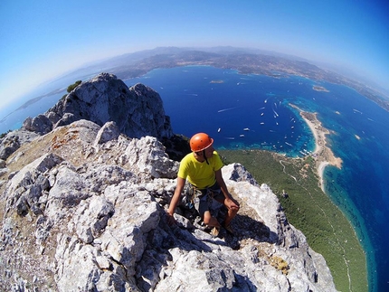 Tavolara, l’arrampicata sull’isola avvolta tra leggenda e realtà