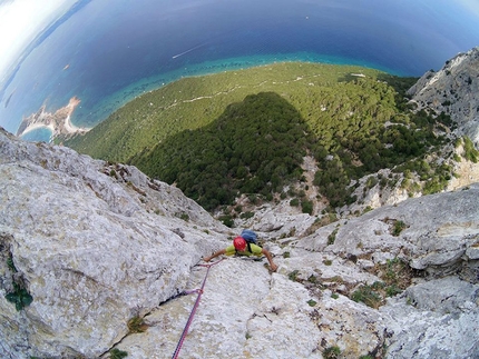 Tavolara Island, Sardinia, Affora sa nato, Enzo Lecis, Simone Sarti - Simone Sarti nowardays climbing a trad route on Tavolara Island, Sardinia