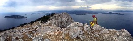 Isola di Tavolara, Sardegna, Affora sa nato, Enzo Lecis, Simone Sarti - Simone Sarti sulla cima, Isola di Tavolara, Sardegna