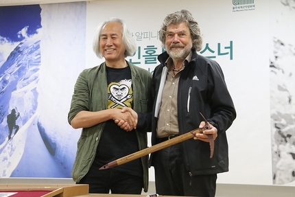 Ulju Mountain Film Festival 2016 - Park Jae-dong (direttore artistico del Ulju Mountain Film Festival) e Reinhold Messner