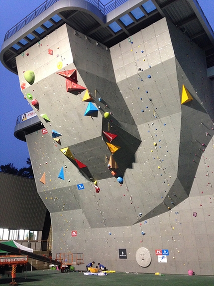 Ulju Mountain Film Festival 2016 - The impressive climbing wall at the Ulju Mountain Film Festival