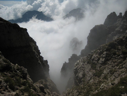 Prealpi Vicentine, Prealpi venete occidentali - Prealpi Vicentine: fumi tra le guglie del Fumante