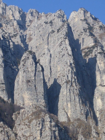 Prealpi Vicentine, Prealpi venete occidentali - Prealpi Vicentine: le solitarie Torre dei Ronle e Guglia degli operai