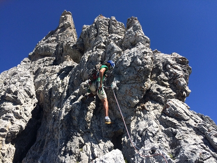 Tuttavita, Torre Laura, Marmarole, Dolomiti, Alex Pivirotto, Letizia Donó, Riccardo Donó - Durante l'apertura della via Tuttavita, Torre Laura, Marmarole, Dolomiti