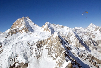 Paragliding around Masherbrum