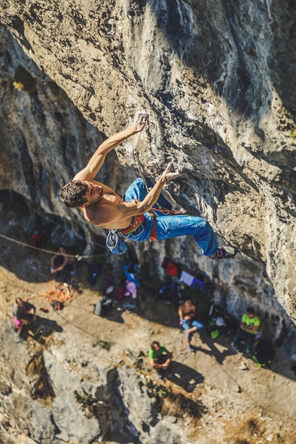 Silvio Reffo, Horror Vacui, Scoglio dei Ciclopi, Monte Cimo, Val d’Adige - Silvio Reffo on 16/10/2016 making the first one day ascent of Horror Vacui (8b+, 180m)