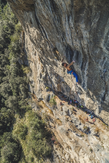 Silvio Reffo, Horror Vacui, Scoglio dei Ciclopi, Monte Cimo, Val d’Adige - Silvio Reffo il 16/10/2016 durante la prima libera in giornata di Horror Vacui (8b+, 180m)