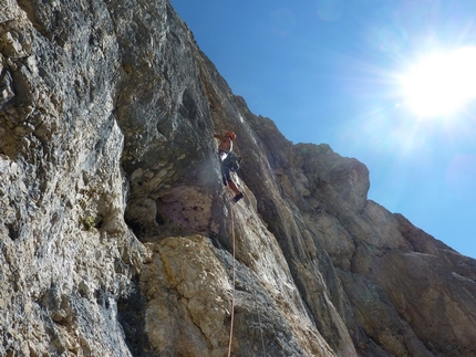 Via Giove, Sasso delle Undici, Vallaccia, Dolomiti, Beppe Ballico - Durante la ripetizione della Via Giove, Sasso delle Undici, Vallaccia (Dolomiti): Beppe Ballico sul decimo tiro