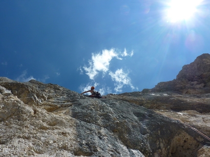 Via Giove, Sasso delle Undici, Vallaccia, Dolomiti, Beppe Ballico - Durante la ripetizione della Via Giove, Sasso delle Undici, Vallaccia (Dolomiti): Beppe Ballico sul decimo tiro